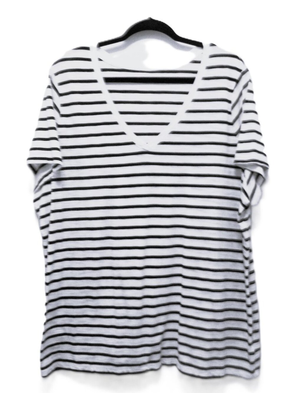 Used Women's 3X White & Black Striped SS Ava & Viv V-Neck T-Shirt